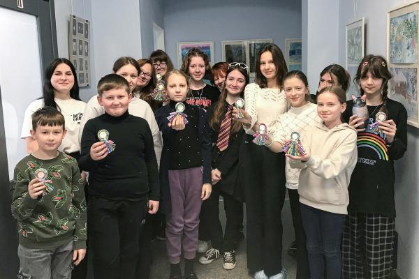 5 марта ученики 5В класса провели мастер-класс по изготовлению тряпичной обереговой куклы «Северная Берегиня» со скруткой