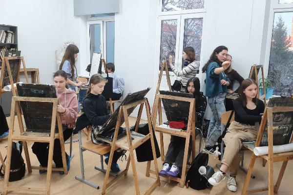 Екатерина Александрова провела открытый урок по предмету «Рисунок» в 3А классе.