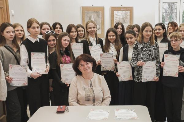 На прошедшей неделе в Черняховской ДХШ впервые прошла акция «Дети — детям»